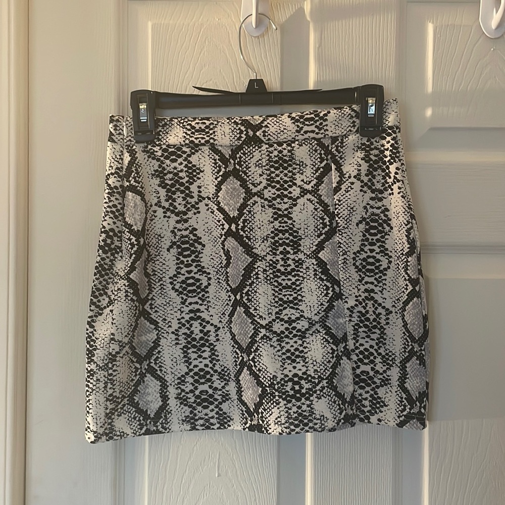 Black and White Textured SHEIN Skirt - S
